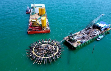 Tăng tốc trên công trường điện gió: Sóc Trăng 7 – Giai đoạn 2 cán mốc đóng cọc 6 móng, đổ bê tông trụ đầu tiên